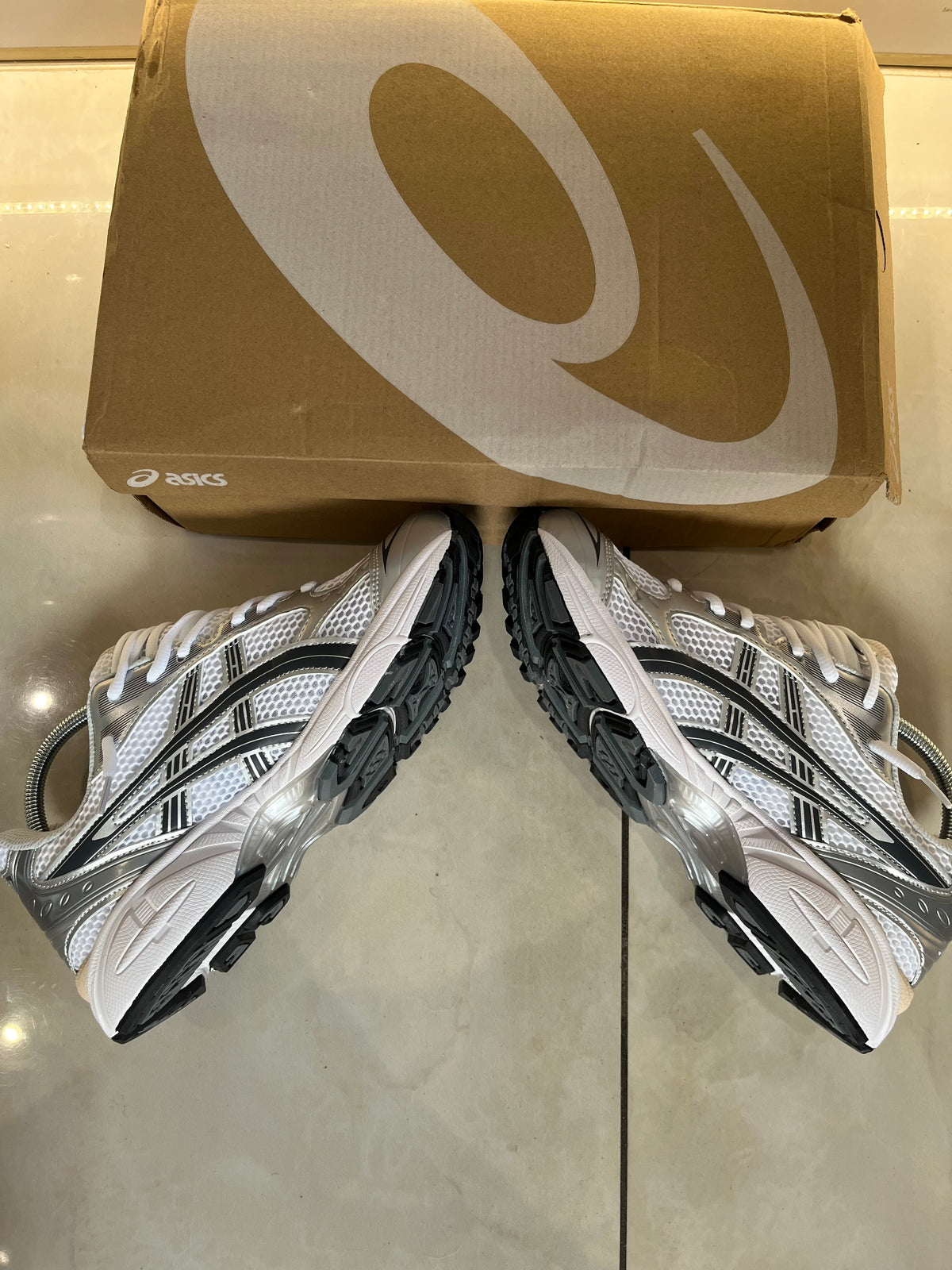 Asicks Gel Kayano 14 graphite grey