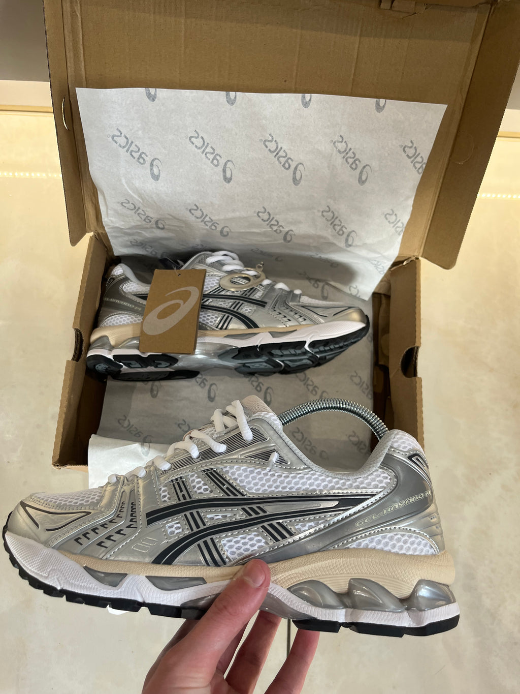 Asicks Gel Kayano 14 graphite grey