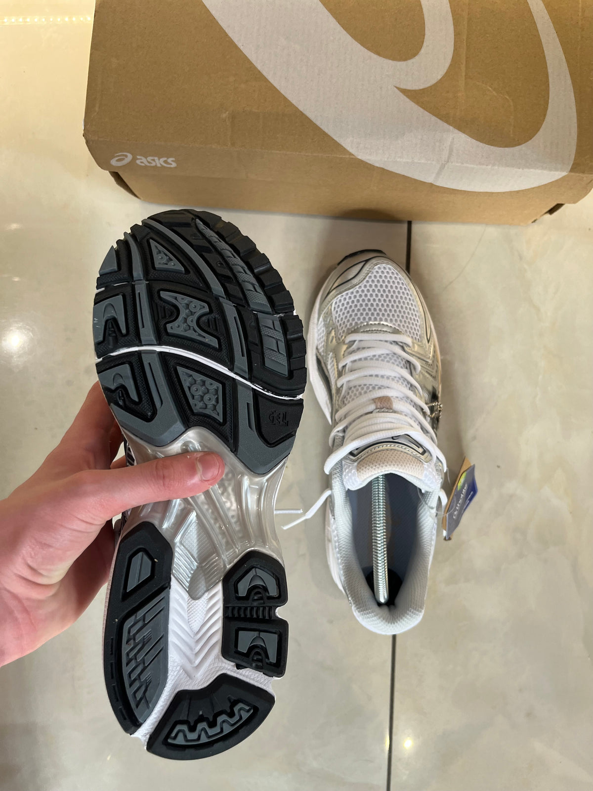 Asicks Gel Kayano 14 graphite grey
