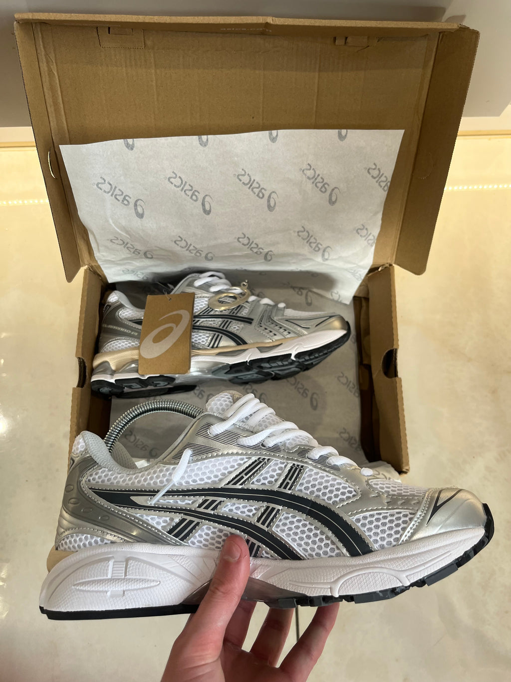 Asicks Gel Kayano 14 graphite grey